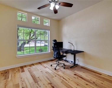 610 Palo Alto Ln - Photo Thumbnail 22