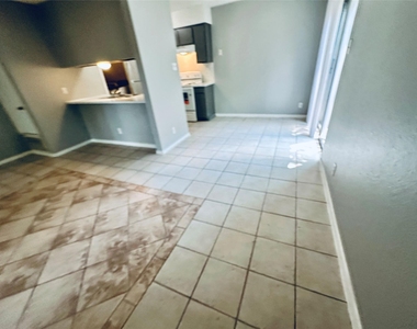 1318 Southport Dr - Photo Thumbnail 6