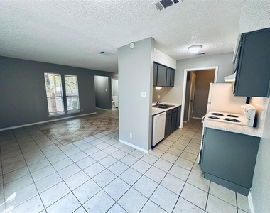 1318 Southport Dr - Photo Thumbnail 7