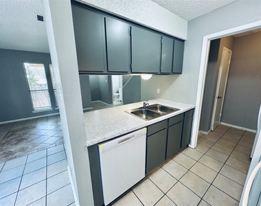 1318 Southport Dr - Photo Thumbnail 12