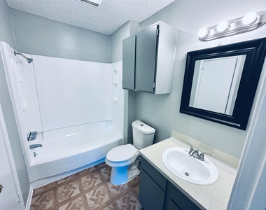 1318 Southport Dr - Photo Thumbnail 36