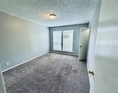 1318 Southport Dr - Photo Thumbnail 30