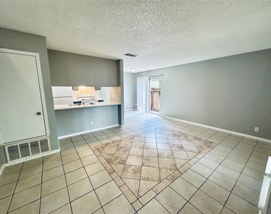 1318 Southport Dr - Photo Thumbnail 5