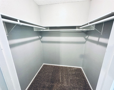 1318 Southport Dr - Photo Thumbnail 27