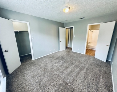1318 Southport Dr - Photo Thumbnail 25