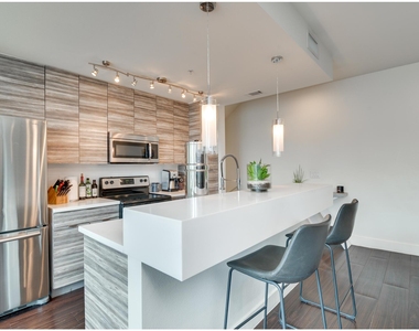 604 N Bluff Dr - Photo Thumbnail 7