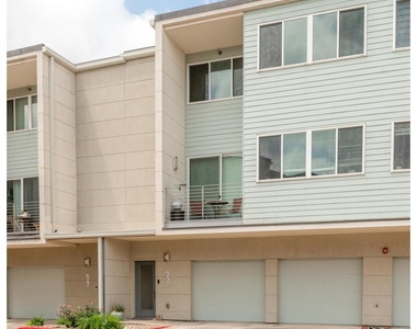 604 N Bluff Dr - Photo Thumbnail 12