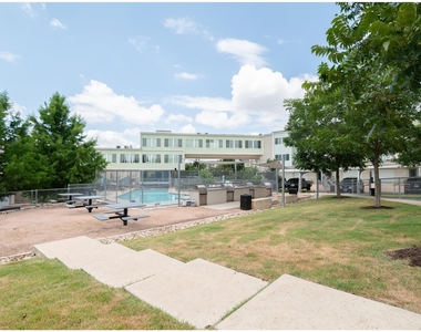 604 N Bluff Dr - Photo Thumbnail 18