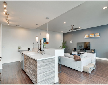 604 N Bluff Dr - Photo Thumbnail 4