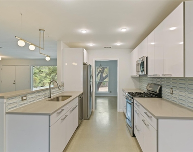 2500 Candlewood Ct - Photo Thumbnail 12