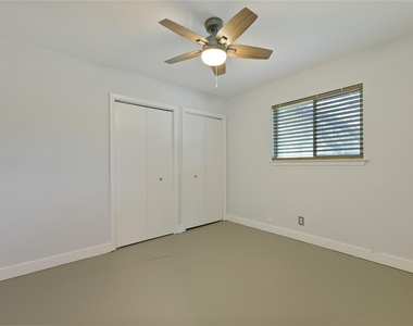 2500 Candlewood Ct - Photo Thumbnail 17