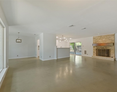 2500 Candlewood Ct - Photo Thumbnail 7