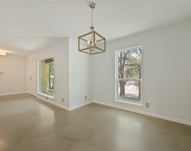 2500 Candlewood Ct - Photo Thumbnail 9