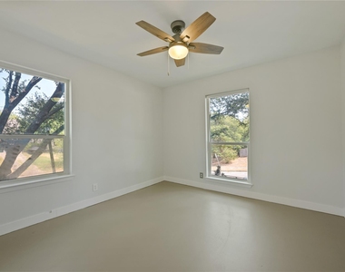 2500 Candlewood Ct - Photo Thumbnail 15