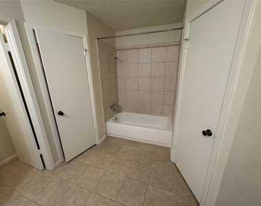 3800 Tattershall Ln - Photo Thumbnail 15