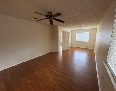 3800 Tattershall Ln - Photo Thumbnail 12