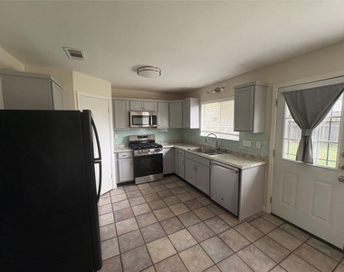 3800 Tattershall Ln - Photo Thumbnail 7