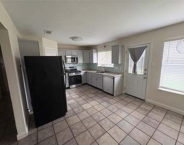 3800 Tattershall Ln - Photo Thumbnail 6