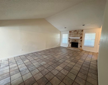 3800 Tattershall Ln - Photo Thumbnail 4