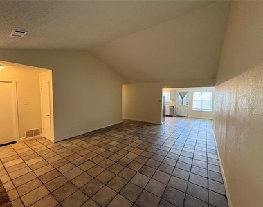 3800 Tattershall Ln - Photo Thumbnail 3