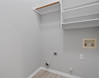 1083 Zeus Cir - Photo Thumbnail 29