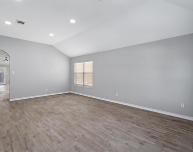 1083 Zeus Cir - Photo Thumbnail 4
