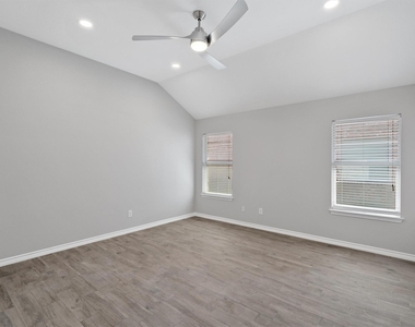 1083 Zeus Cir - Photo Thumbnail 15