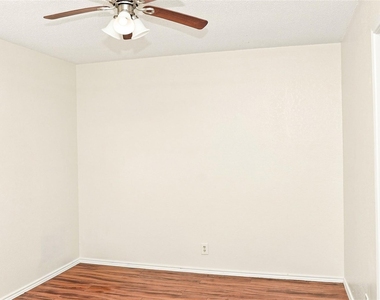 6906 Deep Cir - Photo Thumbnail 8