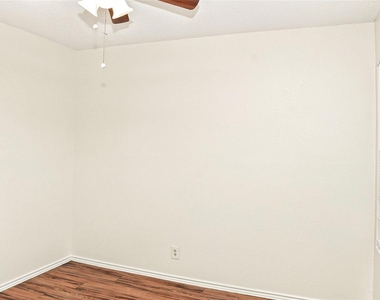 6906 Deep Cir - Photo Thumbnail 11