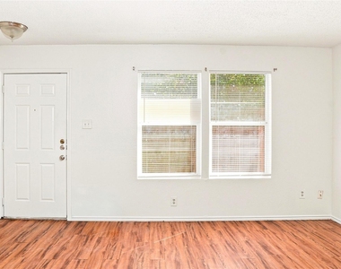 6906 Deep Cir - Photo Thumbnail 1