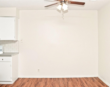 6906 Deep Cir - Photo Thumbnail 3