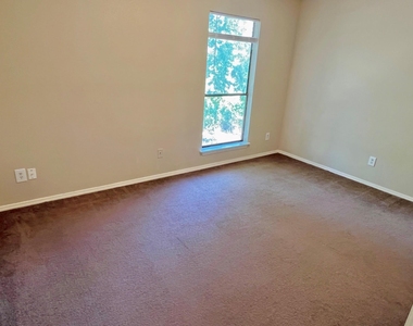112 Hillside Cv - Photo Thumbnail 12