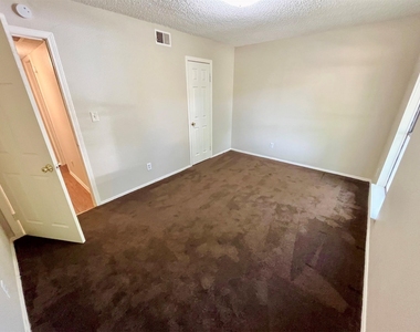 112 Hillside Cv - Photo Thumbnail 14