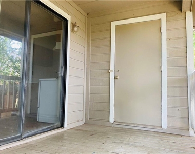 112 Hillside Cv - Photo Thumbnail 16