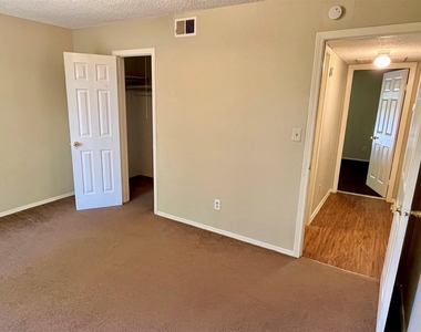 112 Hillside Cv - Photo Thumbnail 13