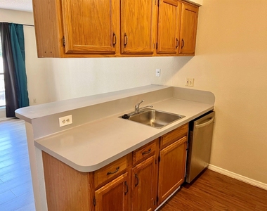 112 Hillside Cv - Photo Thumbnail 6