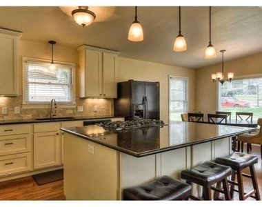 2111 W 10th St - Photo Thumbnail 3