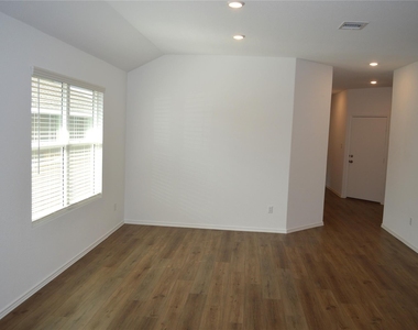 1505 Marley - Photo Thumbnail 9