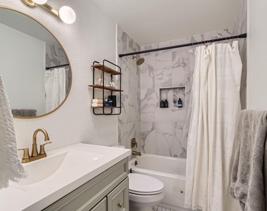 7905 Wycombe Dr - Photo Thumbnail 13