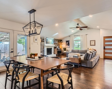 7905 Wycombe Dr - Photo Thumbnail 4