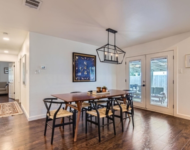 7905 Wycombe Dr - Photo Thumbnail 3