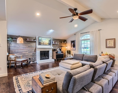 7905 Wycombe Dr - Photo Thumbnail 2
