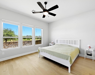 2702 Sebring Cir - Photo Thumbnail 14