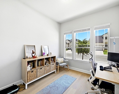 2702 Sebring Cir - Photo Thumbnail 19
