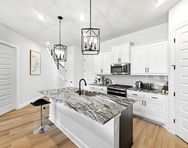 2702 Sebring Cir - Photo Thumbnail 9