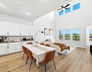2702 Sebring Cir - Photo Thumbnail 5