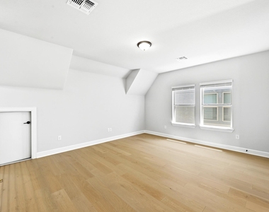 2702 Sebring Cir - Photo Thumbnail 24