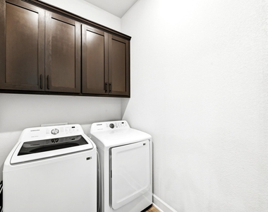 2702 Sebring Cir - Photo Thumbnail 27
