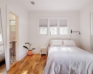 902 E 13th St - Photo Thumbnail 5