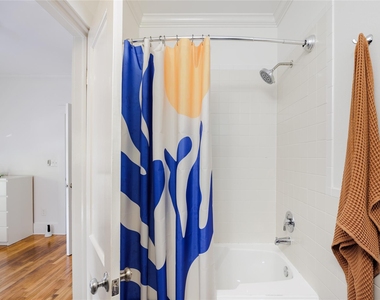 902 E 13th St - Photo Thumbnail 7